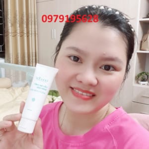 Khách hàng sử dụng tẩy da chết Lê Xuân