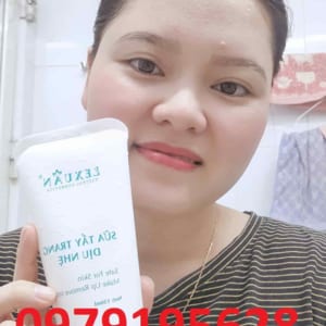 dung-sua-tay-trang-truoc-day-sua-rua-mat-truoc